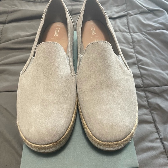 Never worn TOMS platform slip on sneakers suede - Picture 4 of 5